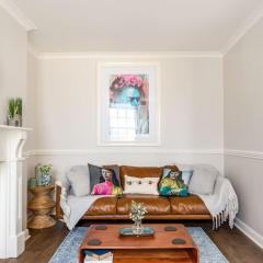 Stylish 2Bed 2Bath Seafront Patio Apartment