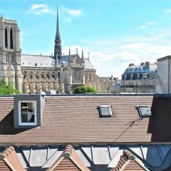 A Balcony on Notre Dame