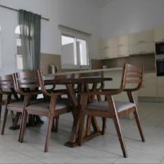 Beautiful villa five minutes from Coral Bay beach!
