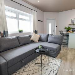 BRAND NEW light & airy 1 bed, Bmth centre, beaches - Hip Nautic