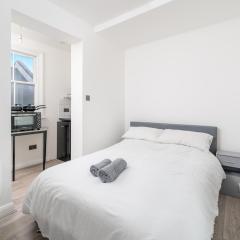 Heart of Dalston- Trendy Compact Studio Flat