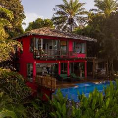 Casa com 4 Suítes, Piscina e Churrasqueira