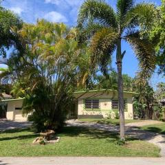 Tropical Classic Retro Florida, Private 2 bedroom Suite with Best Location