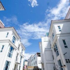 White Cotton Candy Homestay