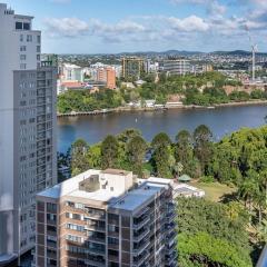 Skyline Sanctuary 1BR Apartment with River Views