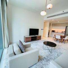 Marina Vista Luxury: 1-BR with Breathtaking Views