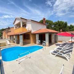 Ferienhaus mit Privatpool für 6 Personen ca 111 qm in Medulin, Istrien Südküste von Istrien