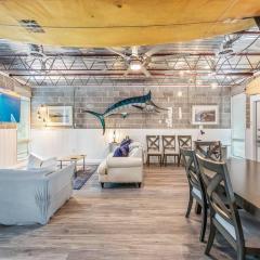 Livin Right Surf Loft: pickleball, basketball, close to the fun