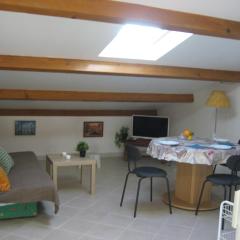 T 2 avec velux sous les combes de 34 m2