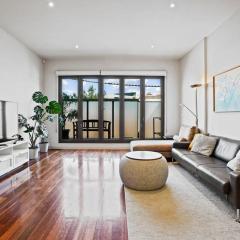 Trendy 3 Level Retreat at North Melbourne with parking