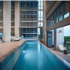 Beautiful Downtown apartment, With pool & Balcony