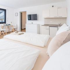 Modernes Studio-Apartment mit Balkon und privatem Stellplatz für bis zu 4 Personen nur wenige Minuten von der Innenstadt & Mosel entfernt