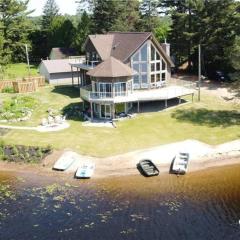 Luxury Lakeview Dream Cottage with Hot Tub