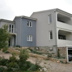 Appartement in Klenovica mit Terrasse, Garten und Grill