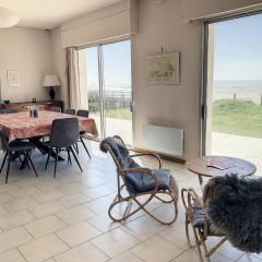 Villa avec jardin et accès direct plage, terrasse, 5 chambres, 2 salles d'eau, wifi, parking - FR-1-361-132