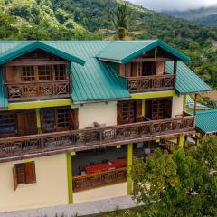 Roxy's Mountain Lodge