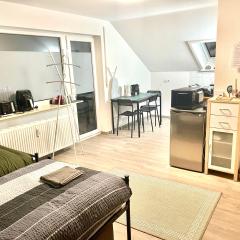 Sky Studio Apartment 1,5 Zimmer für 4 Leute Zentral 35qm S-Bahn Mercedes Benz