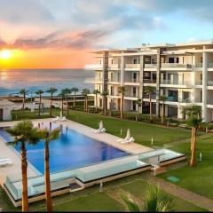 Appartement chic en bord de mer avec piscine