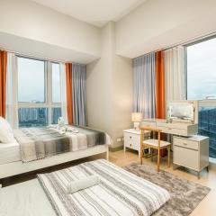BGC 2BR Uptown Parksuites with balcony and bathtub