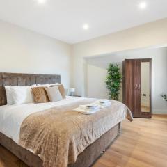 Modern One-Bedroom Flat in Morden SM4, London