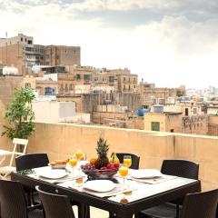 BnBNova - Historic Valletta House with Rooftop