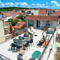 Tolles Appartement in Okrug Gornji mit Grill, Terrasse und Garten und Panoramablick