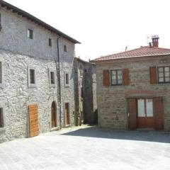 Appartement in Pratovecchio mit Grill, Terrasse und Garten