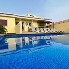 Geräumiges Haus mit exklusivem Schwimmbad und Solarium