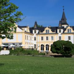 Schloss und Gut Liebenberg