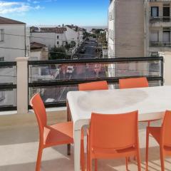 Gorgeous Apartment In Royan With Kitchen