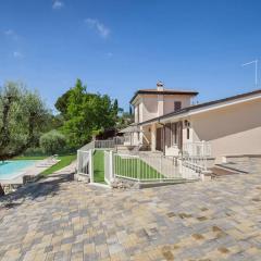 Villa Chiara APT 2-Appartamento in villa con piscina