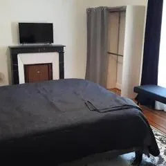 Maison Briand - Grande chambre chez l'habitant - Melun Centre - Wifi, Netflix, Smart TV, Lit à mousse mémoire de forme