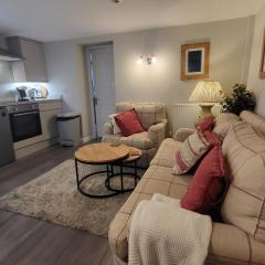 The Den, 2 mins Chelt High Street, John Lewis etc