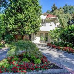 Portland's White House Carriage House