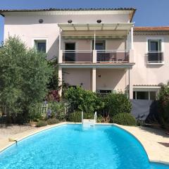 Deux chambres pour six personnes, piscine, jardin