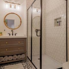 Queen Anne Travelers Apartment