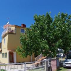 Ferienwohnung in Fažana mit Garten und Grill