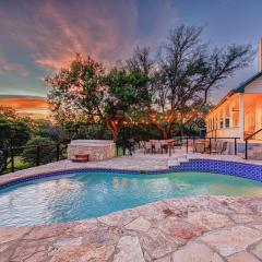 Modern Farmhouse with Private Pool