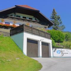 Wohl eingerichtete Wohnung mit eigenem Balkon und Panoramablick