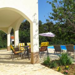 Entfliehen Sie dem Alltag geräumige Wohnung mit Terrasse und eigenem Pool in ruhiger Umgebung in der Nähe von Split