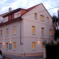 Moderne Ferienwohnung in zentraler aber ruhiger Lage, in der Nähe des Szeneviertels Dresden-Neustadt