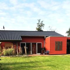 Ferienhaus am kleinen See mit Steg, Garten und Terrasse