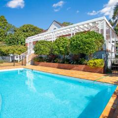 Grande Vista 5Br Manor with Pool & Mt Eden Views