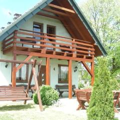 Tolles Ferienhaus in Gmina Sierakowice mit Grill, Garten und Terrasse