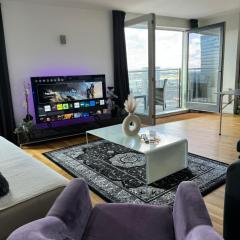 City Centre 2 Bed Apartment With Spa, Gym & Balcony