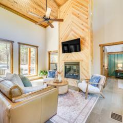 Broken Bow Cabin about 5 Mi to State Park with Hot Tub!