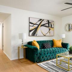 Emerald Retreat - Central & Stylish - 2 BR/2 BA