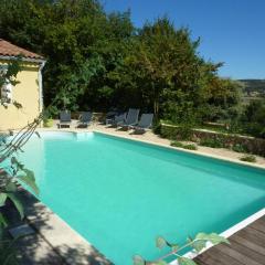Inviting villa in Saint Paul trois Chateaux with pool