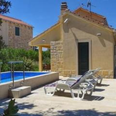 House Laurel - Holiday house with private heated pool