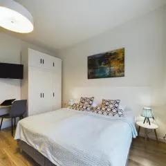 Aleja Jana Pawła II Studio for 4 Guests with Air-conditioning Warsaw by Noclegi Renters